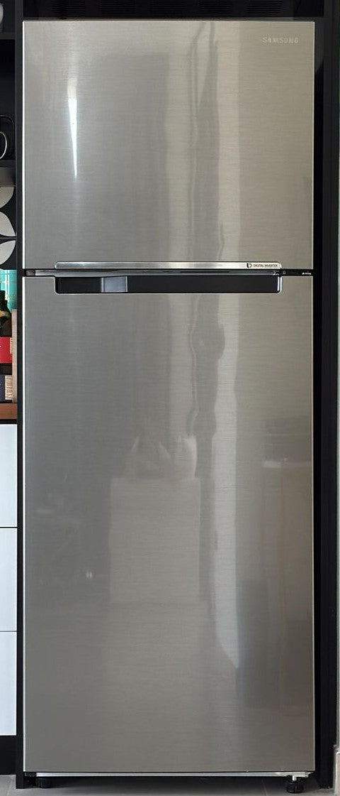 Samsung Top Freezer Refrigerator – Silver | Like New Condition